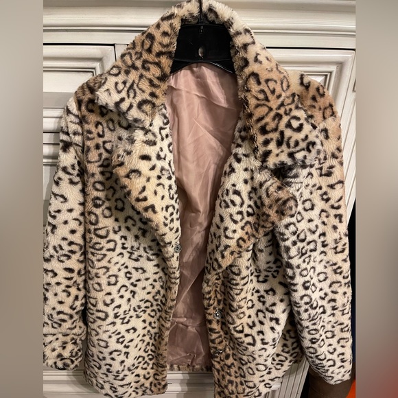Cheetah coat great quality. - Picture 3 of 6